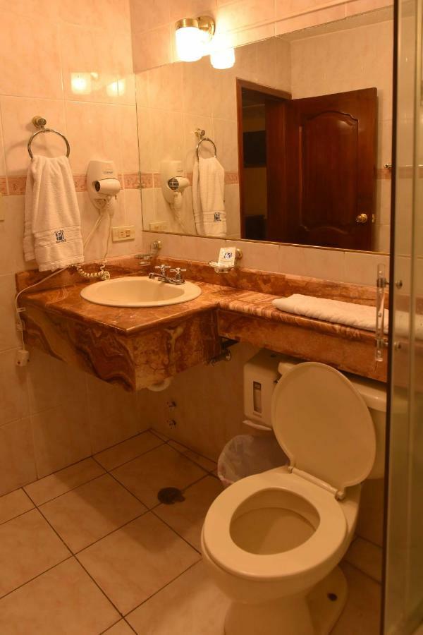 Hotel Makroz ラタクンガ エクステリア 写真