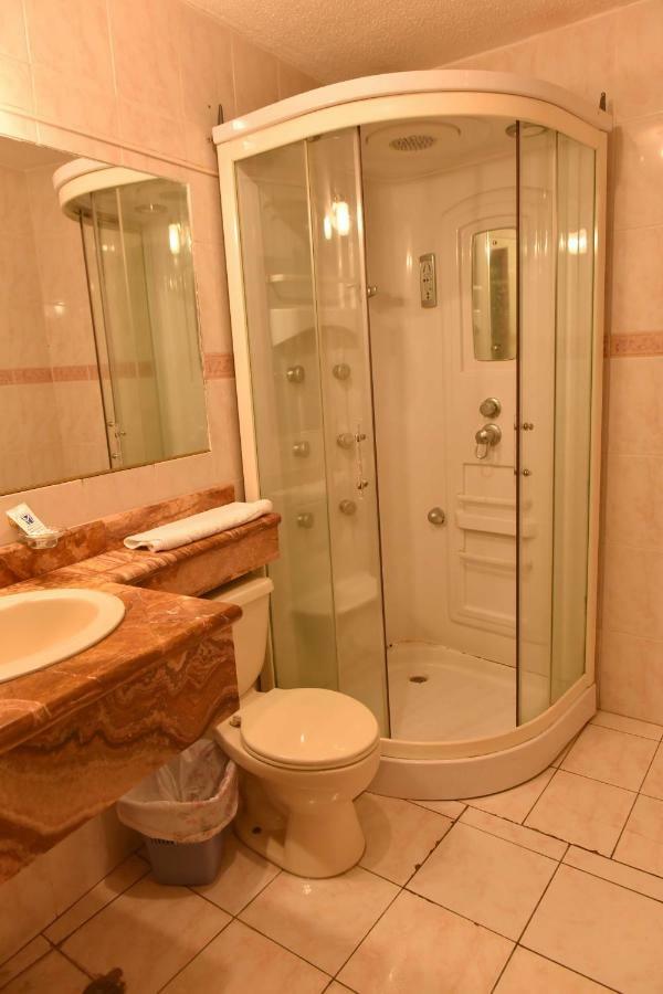 Hotel Makroz ラタクンガ エクステリア 写真