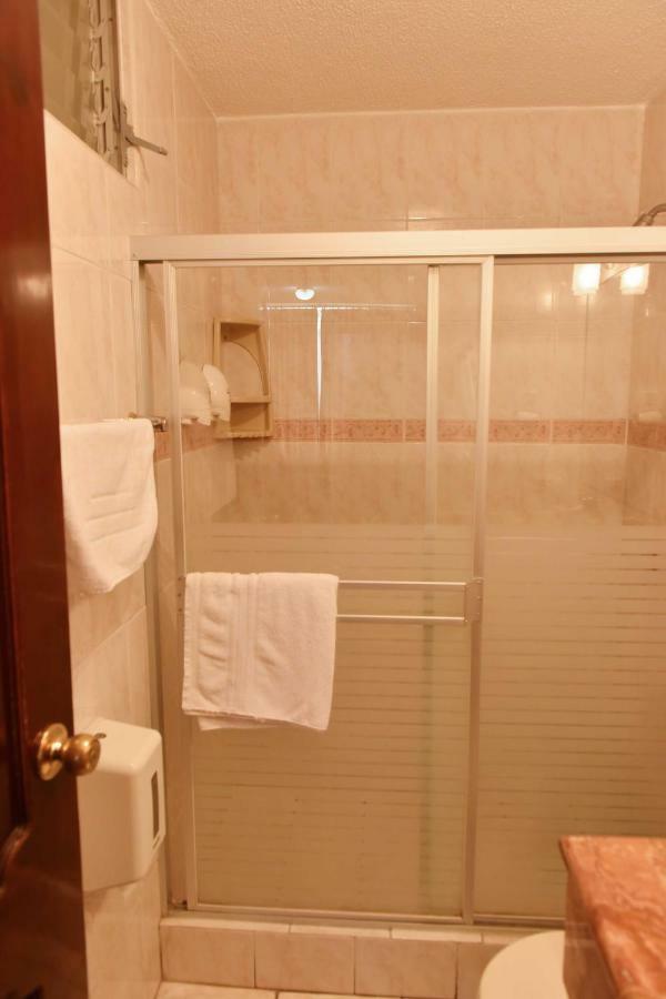 Hotel Makroz ラタクンガ エクステリア 写真