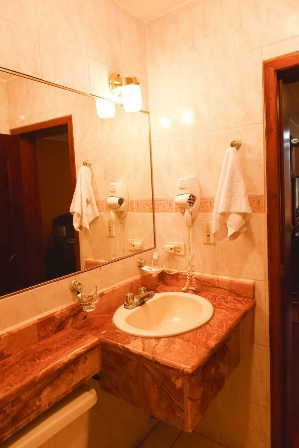 Hotel Makroz ラタクンガ エクステリア 写真